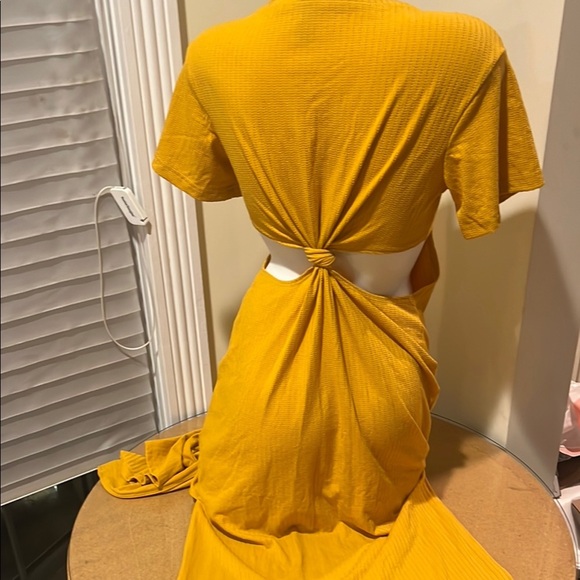 SHEIN Yellow Ribbed T-Shirt Cutout Dress with side slits size medium - Picture 4 of 7